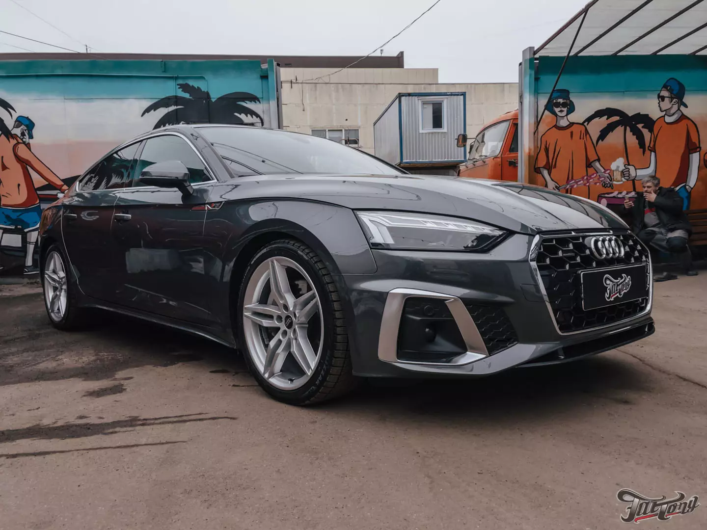 Ремонт Audi A5 после неприятного ДТП, пока владелец был в отпуске